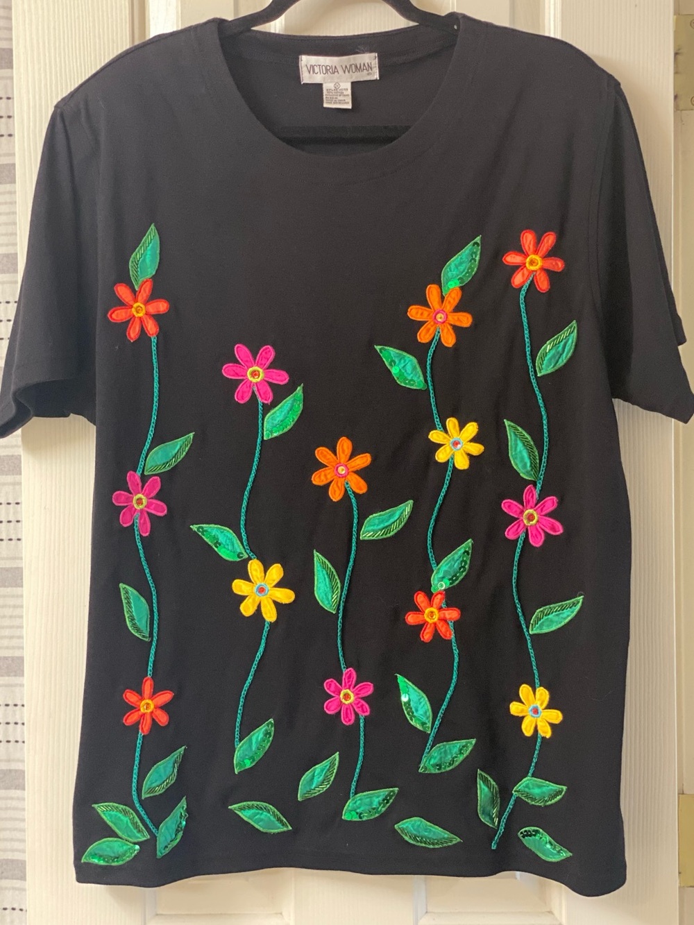 Victoria Woman Vibrant Floral Embroidered Sequined Beaded Design Top Size 2X
